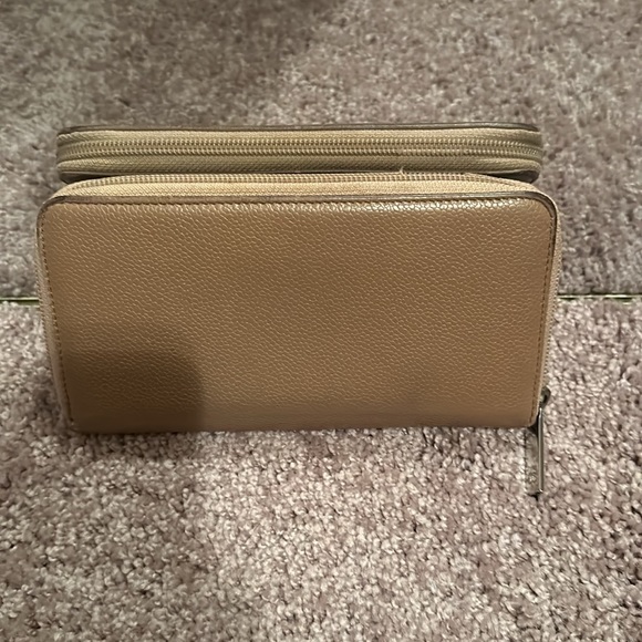 Chanel Zippy - Picture 3 of 17